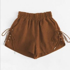 Brown shorts 🤎